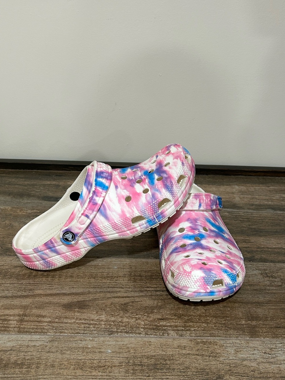 Crocs Unisex men’s 9 womens 11 pastel Tie-Dye Slip-On Clogs shoes Pink Blue whit